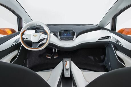 1__2015-Chevrolet-BoltEV-Concept-салон460